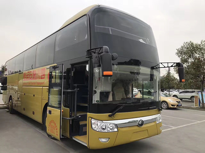 53座大巴车